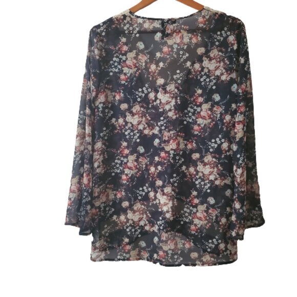 About A Girl Los Angeles Women's Sheer Floral Lace Trim Bohemian Blouse Medium - Picture 3 of 8